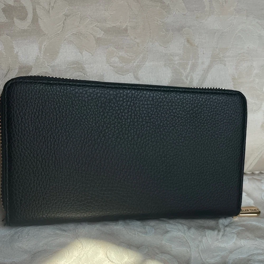 1249. Ellen Tracy Textured Black Zip Wallet